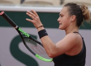 AYX-包含败北首场状态出色，澳大利亚队观众沸腾！，阿扎伦卡重返赛场赛场气氛高涨的词条