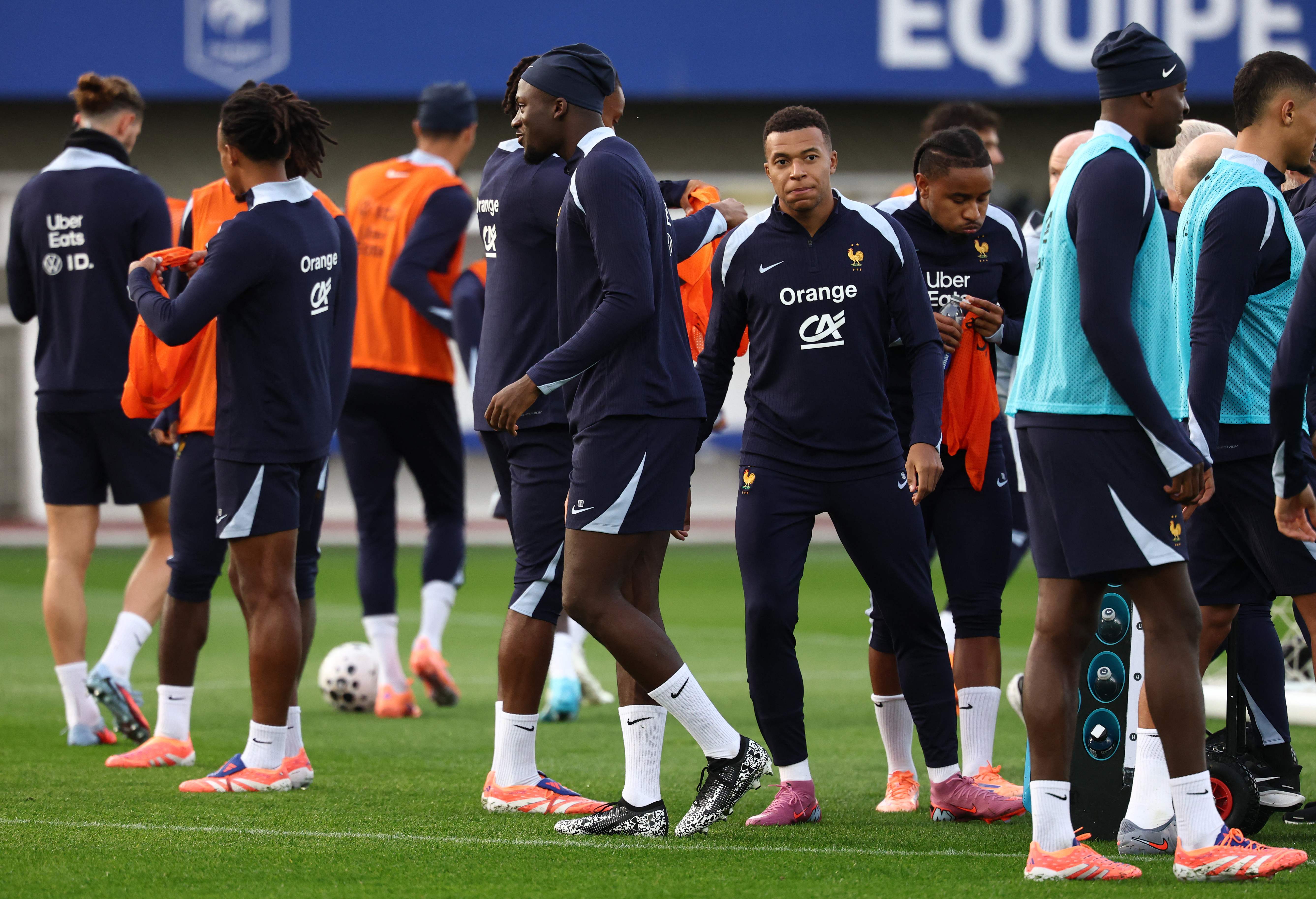 关于莱万多夫斯基赛事官方发布出色防守新规，法国队争议不断！的信息